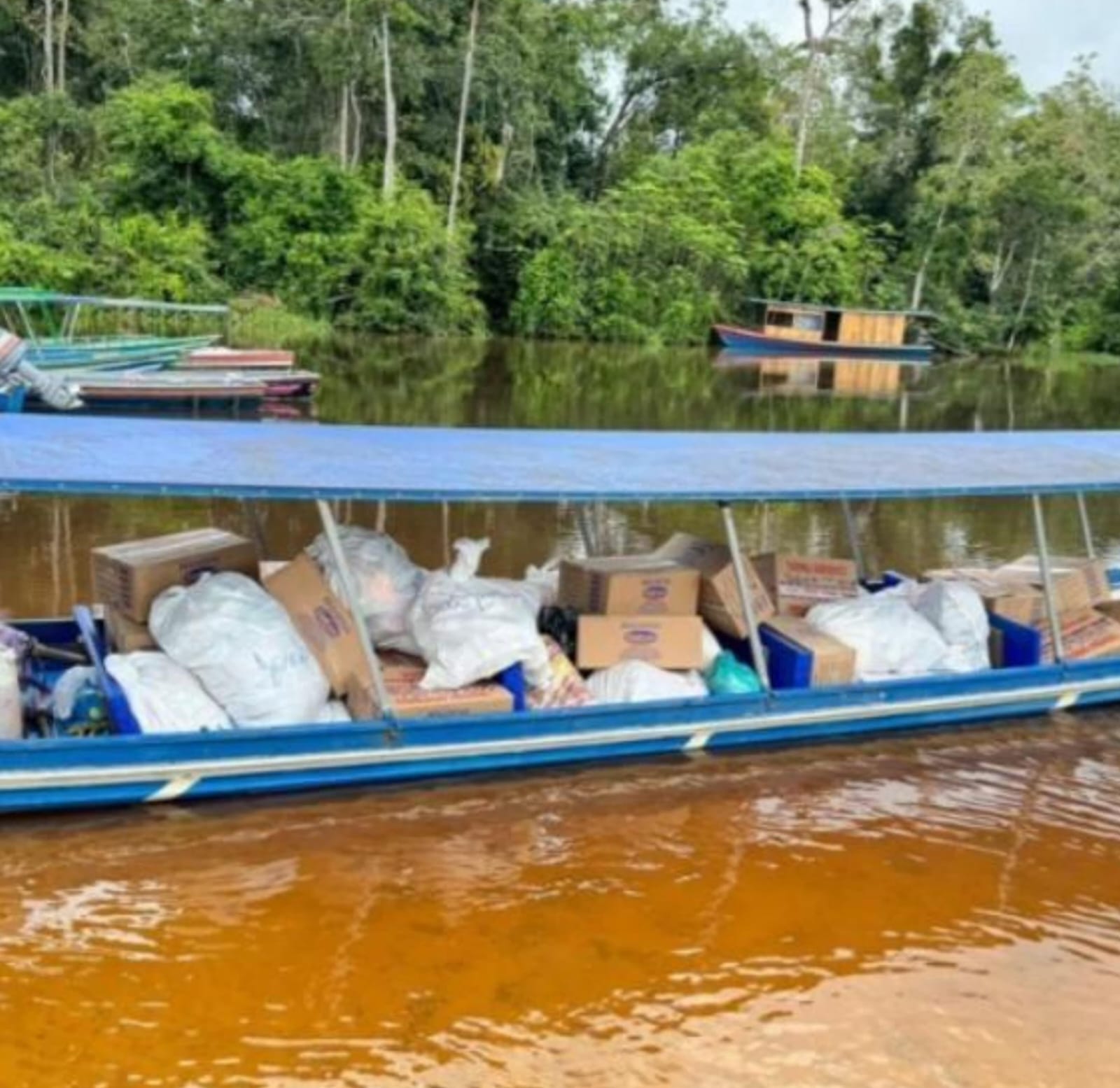 Prefeitura de Mâncio Lima realiza entrega de alimentos em escolas ribeirinhas