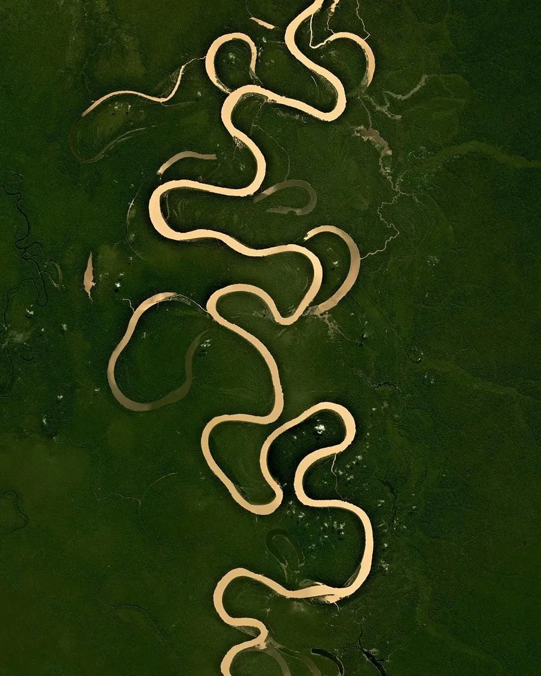 Rio mais sinuoso do mundo passa pelo Acre e forma diversos lagos ao seu redor; entenda