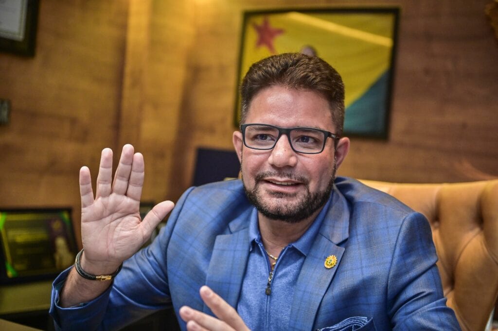 Após operação da Polícia Federal em sua residência, o governador Gladson Cameli emitiu uma nota oficial em suas redes sociais