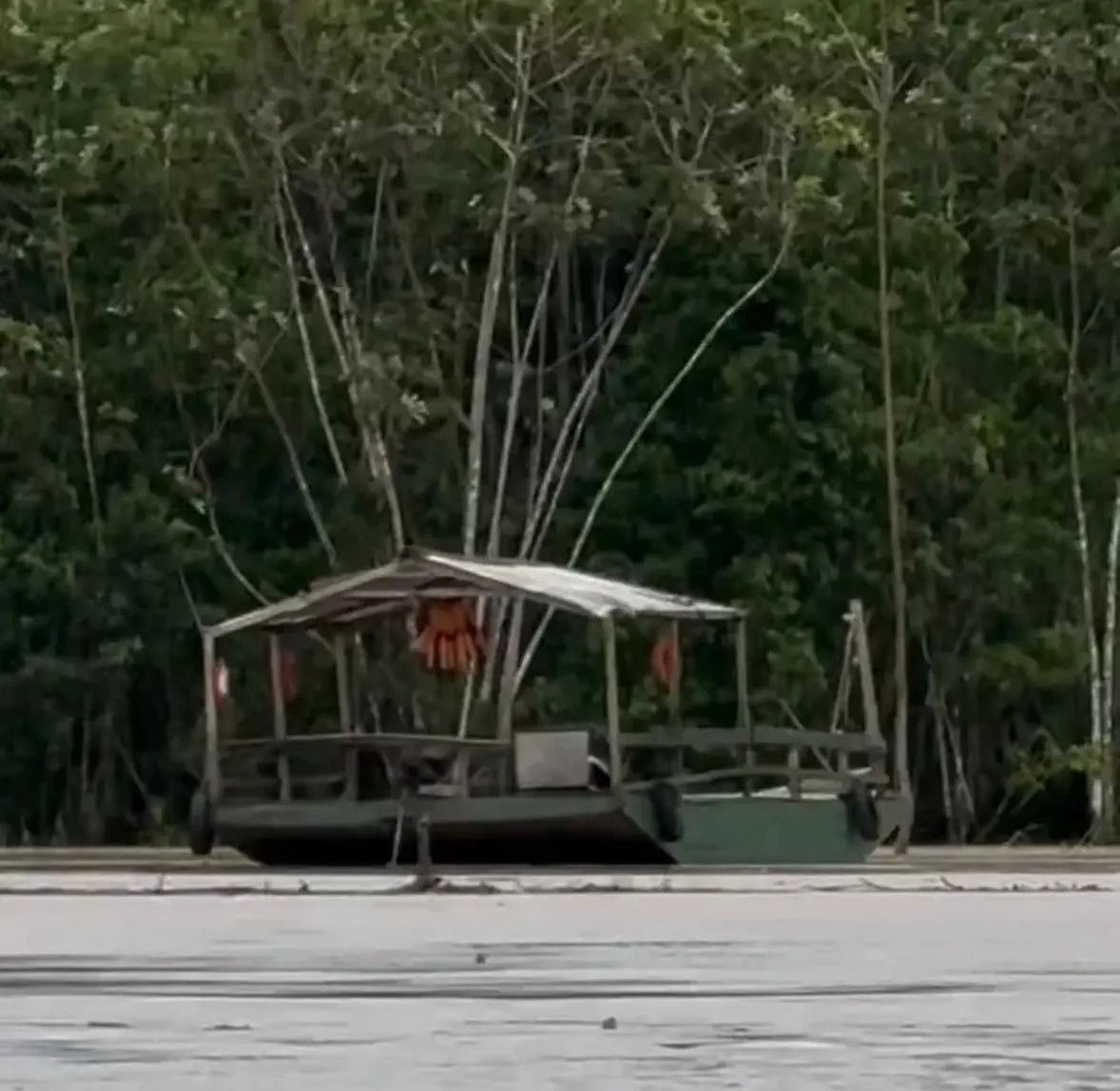 Travessia inesperada: balsa se solta em Cruzeiro do Sul e percorre o Rio Juruá até Guajará