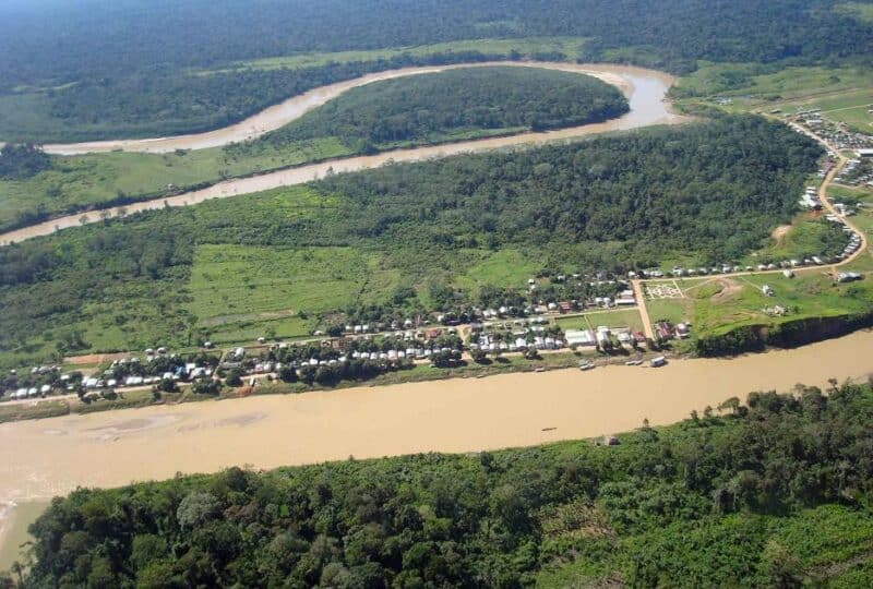 Bebê indígena de 1 ano morre após cair de rede em Santa Rosa do Purus; corpo foi armazenado em caixa térmica na delegacia