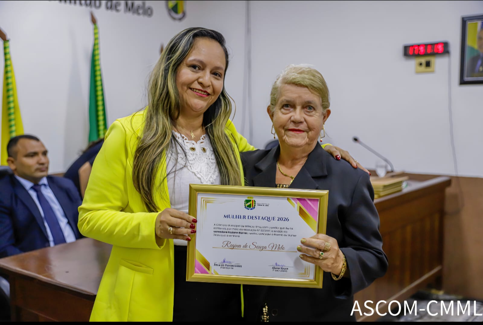 Vereadora Reziane Barros homenageia Regina de Souza Melo com Prêmio Mulher Destaque 2026