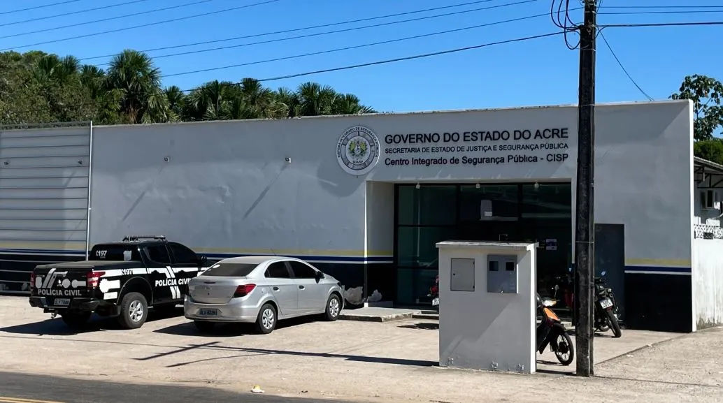 Homem rompe tornozeleira, ameaça moradores e é contido após confronto com a PM em Mâncio Lima