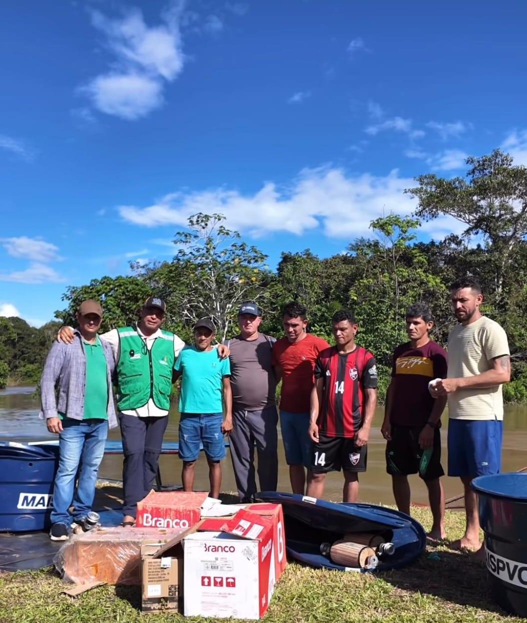 Com emenda do deputado Coronel Ulisses, prefeito Zé Luiz entrega kits de casa de farinha na comunidade Três Unidos, no Rio Azul