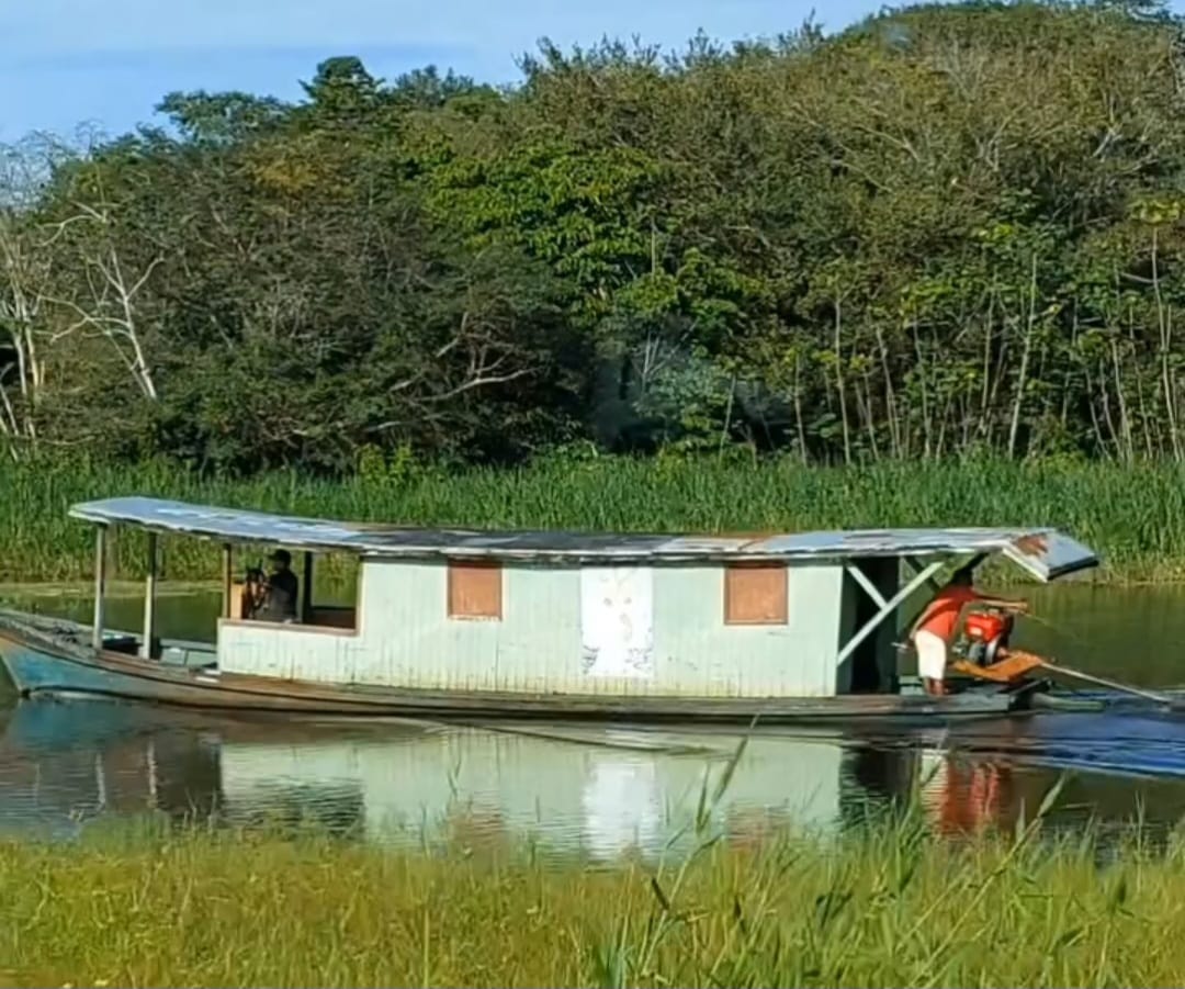 Barco missionário da Paróquia São Francisco de Assis precisa de ajuda após surgirem furos na popa