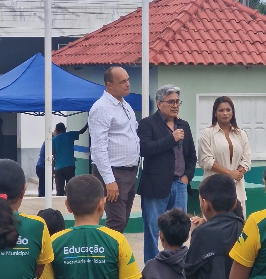 Dr. Júlio Seixas se emociona no hasteamento dos pavilhões pelos 49 anos de Mâncio Lima: “Mâncio Lima me acolheu e mudou minha vida”