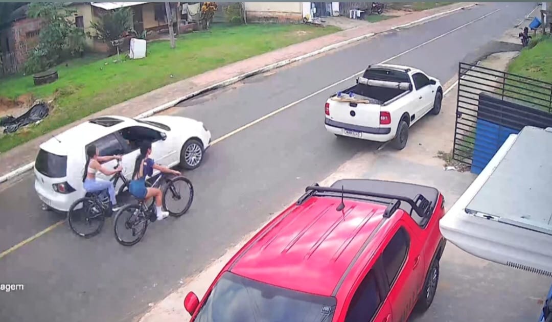 Acidente com ciclista em Mâncio Lima viraliza nas redes sociais e divide opiniões