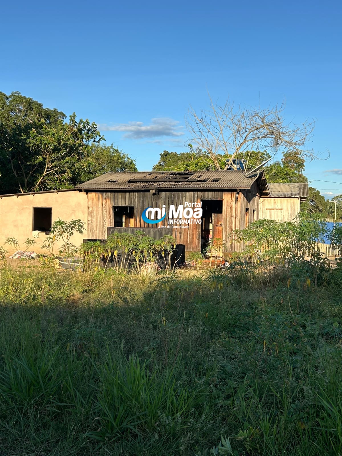 Casa pega fogo no Ramal do Girinos em Mâncio Lima e moradores ajudam a conter chamas
