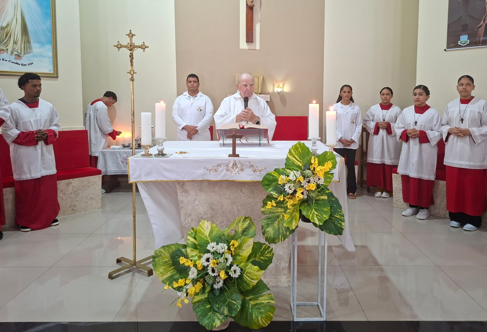 Comunidade Santa Rita de Cássia celebra Corpus Christi e Primeira Eucaristia de 28 crianças