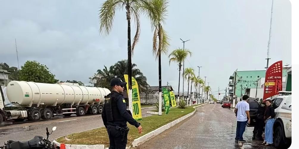 Motociclista sofre acidente durante chuva em avenida de Cruzeiro do Sul