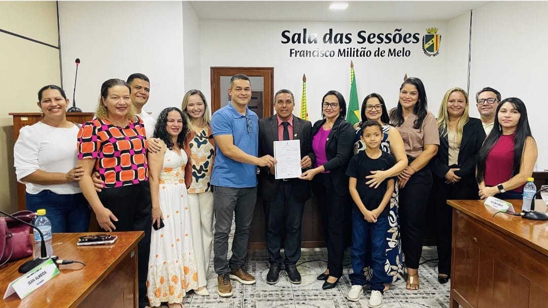 VEREADORA REZIANE BARROS COMEMORA APROVAÇÃO DE PL QUE CRIA A POLÍTICA MUNICIPAL DE ALFABETIZAÇÃO EM MÂNCIO LIMA
