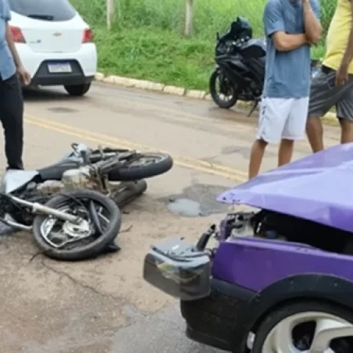 Colisão frontal em Epitaciolândia deixa jovem de 17 anos em estado grave