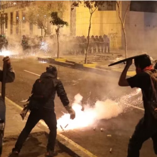 Presidente do Peru declara estado de emergência em Lima