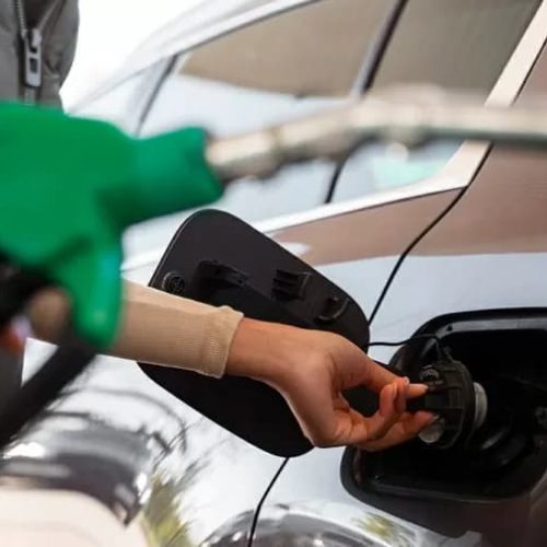Redução no preço da gasolina começa a valer nesta terça-feira (21)