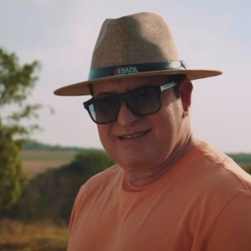 Marrone, da dupla com Bruno, cai do palco durante show e bate a cabeça