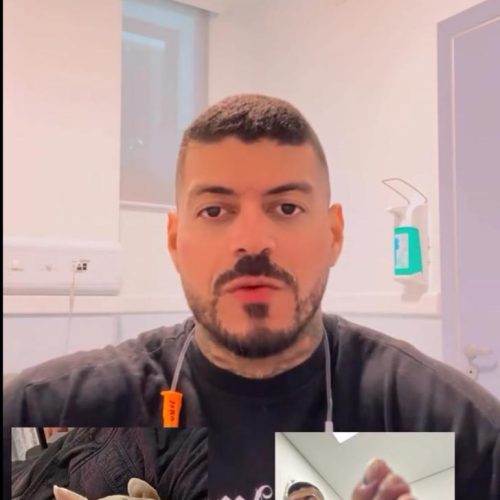 Influenciador acorda sem dedo do pé e descobre que cachorro comeu enquanto dormia; entenda a história