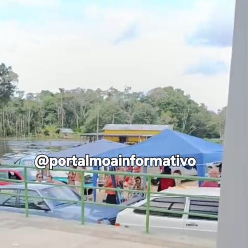 Ribeirinhos que utilizam a rampa do porto Alameda das águas reclamam de dificuldades de para embarque e desembarque por causa de barracas no local