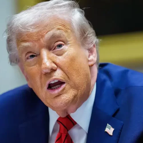 Trump anuncia tarifas de 25% para países que negociarem com o Irã; Brasil pode ser afetado