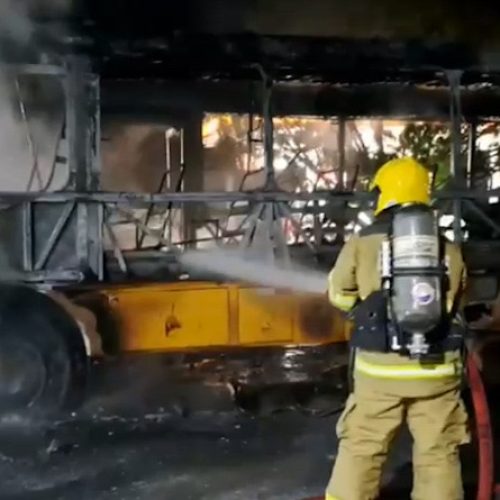 Ônibus escolar que transportava grupo de quadrilha junina pega fogo na estrada de Senador Guiomard
