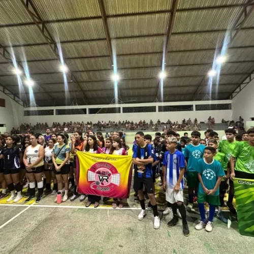 Em Sena, jovens saem às pressas de campeonato com medo de perderem emprego
