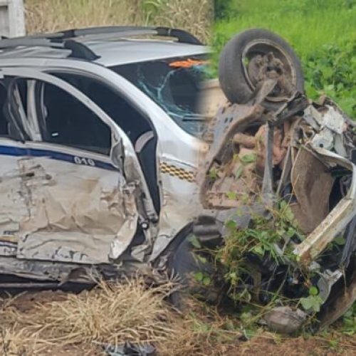 Acidente entre táxis causa capotamento e deixa passageiros feridos na BR-364, no Bujari