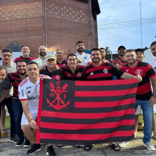Torcedores saem de Cruzeiro do Sul rumo ao Peru para final da Libertadores