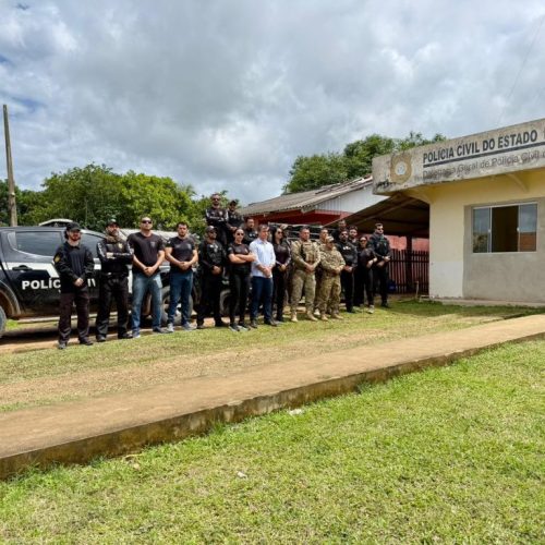 Durante a operação realizada em Jordão, foram apreendidos 300 cartões do programa Bolsa Família, cerca de R$ 70 mil em dinheiro, além de valores em dólar e euro e aproximadamente 6 mil litros de combustível