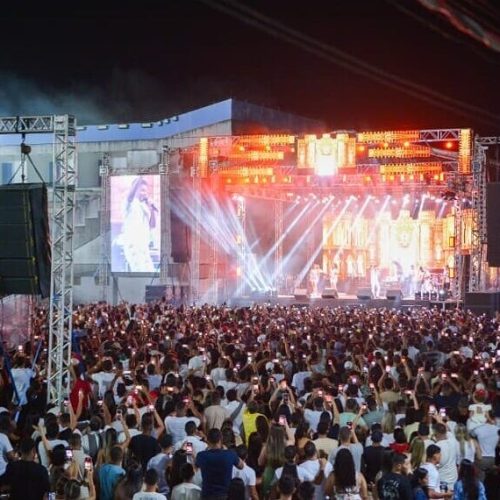 Show de Eduardo Costa embala Réveillon da Família em Cruzeiro do Sul