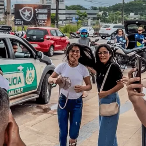 Três jovens chegam nos últimos segundos para o Enem na Uninorte