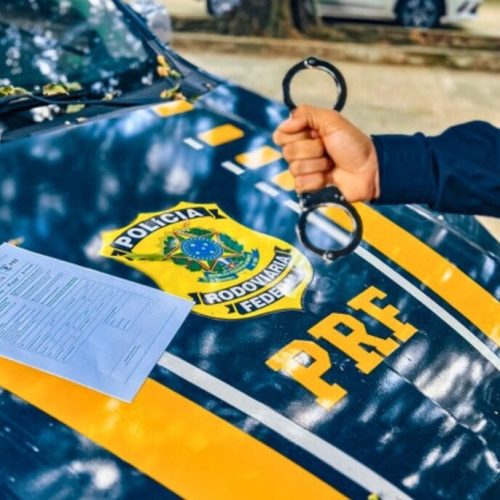 PRF retira foragidos de circulação em fiscalizações de rodovias no AC