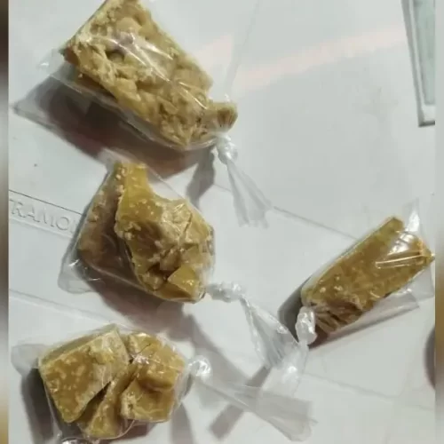 Mulher é presa por tráfico de drogas durante abordagem policia