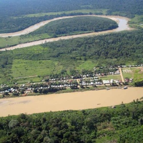 Bebê indígena de 1 ano morre após cair de rede em Santa Rosa do Purus; corpo foi armazenado em caixa térmica na delegacia