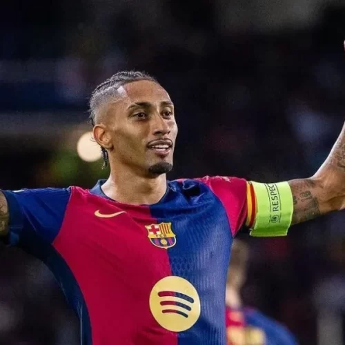 Raphinha dá show, Barcelona bate o Real e conquista a Supercopa da Espanha