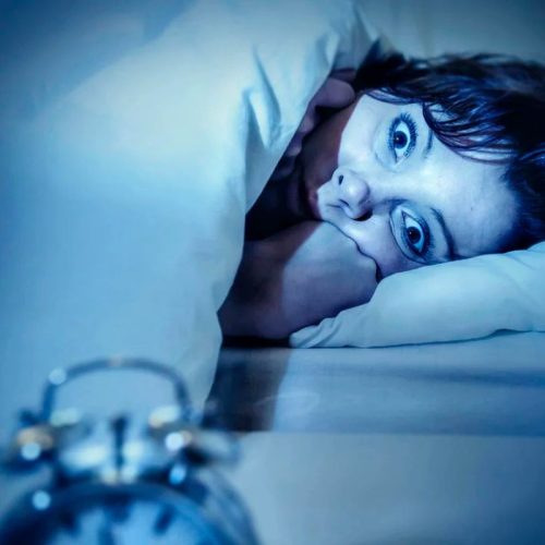 Usar o celular antes de dormir pode estar arruinando seu sono