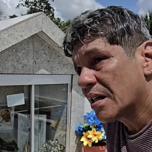 “Quem tem sua mãe, cuide”, diz filho que perdeu a mãe no AC