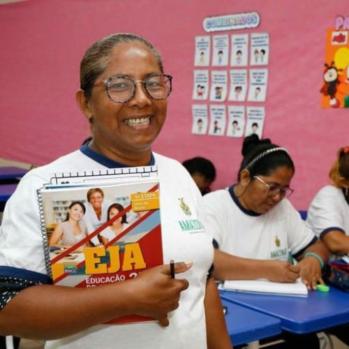 Educação para todos: EJA abre mais de 100 unidades para matrículas em todo o Acre
