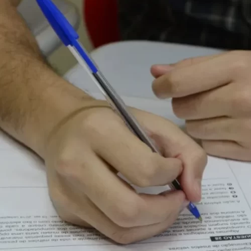 Governo retifica gabarito definitivo de concurso da Educação após decisão judicial