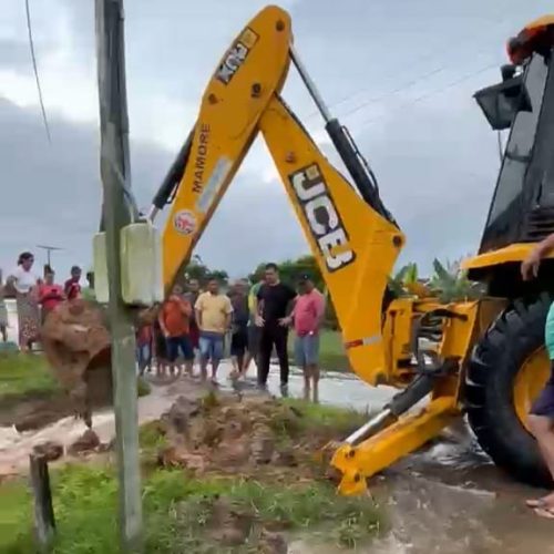 AC-405 é liberada após acordo para construção de bueiro e solução de alagamentos em Mâncio Lima