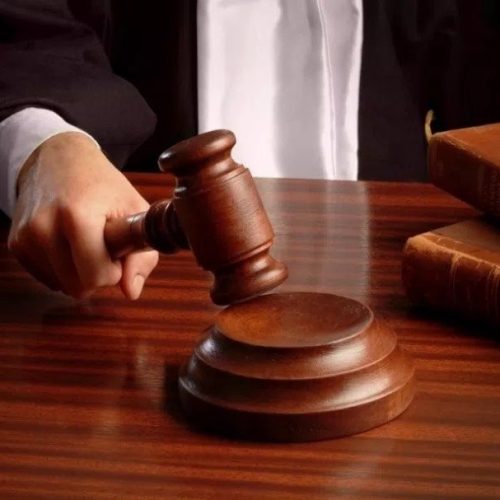 Mulher pede para tomar banho na casa de homem, furta R$ 300 e é condenada no interior do Acre