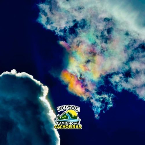 Nuvens coloridas são registradas na Serra do Divisor, em Mâncio Lima, e encantam moradores