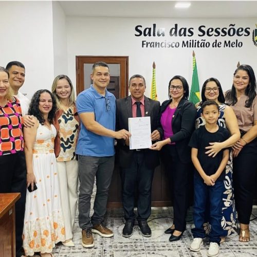 VEREADORA REZIANE BARROS COMEMORA APROVAÇÃO DE PL QUE CRIA A POLÍTICA MUNICIPAL DE ALFABETIZAÇÃO EM MÂNCIO LIMA
