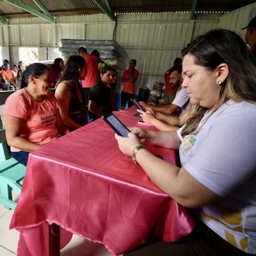 Famílias da comunidade Bom Sossego no rio Azul são beneficiadas com mais de 900 peças de Vestuário Social pelo governo do Acre