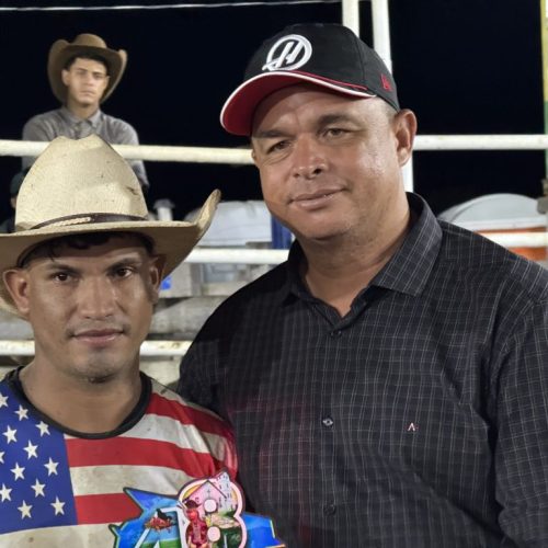 Sábado de rodeio reúne multidão e consagra campeão em Mâncio Lima