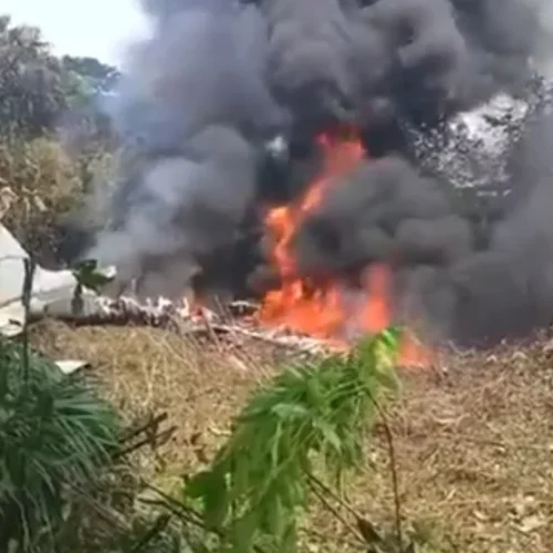 Chega a 66 número de mortos em queda de avião militar na Colômbia