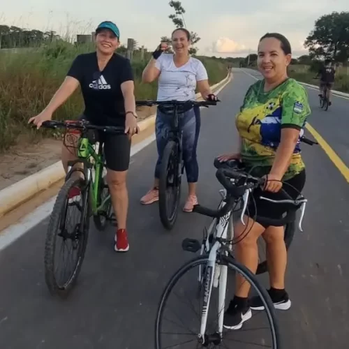 Estrada vira ponto de encontro para ciclistas em Rodrigues Alves