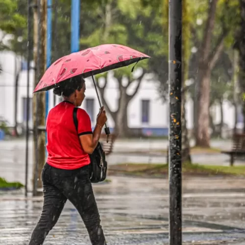 Onda polar alerta para chuvas fortes e queda de temperatura no Acre