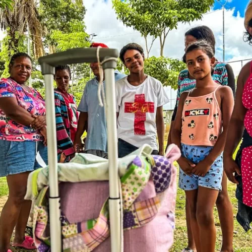 Venezuelanos e colombianos vivem em situação de rua na Praça do Juventus