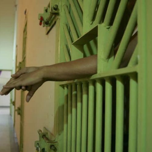 Adolescente de 13 anos é internada após tentar matar jovem em abrigo no Acre