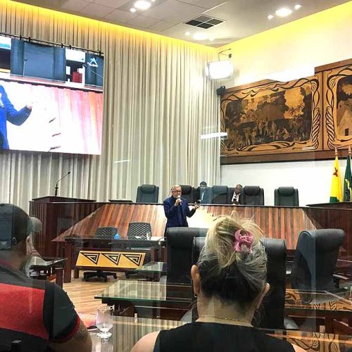 Reunião com policiais penais provisórios na Aleac é esvaziada e só Afonso Fernandes comparece: “o sentimento é o pior possível”