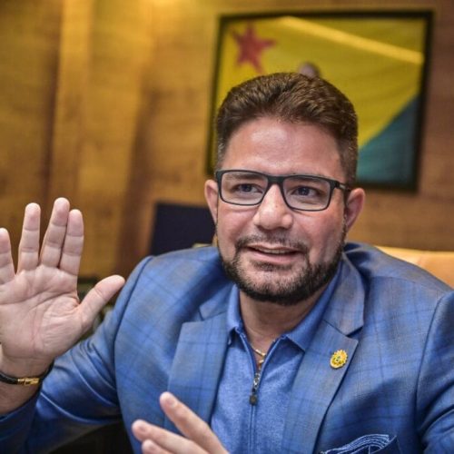 Após operação da Polícia Federal em sua residência, o governador Gladson Cameli emitiu uma nota oficial em suas redes sociais